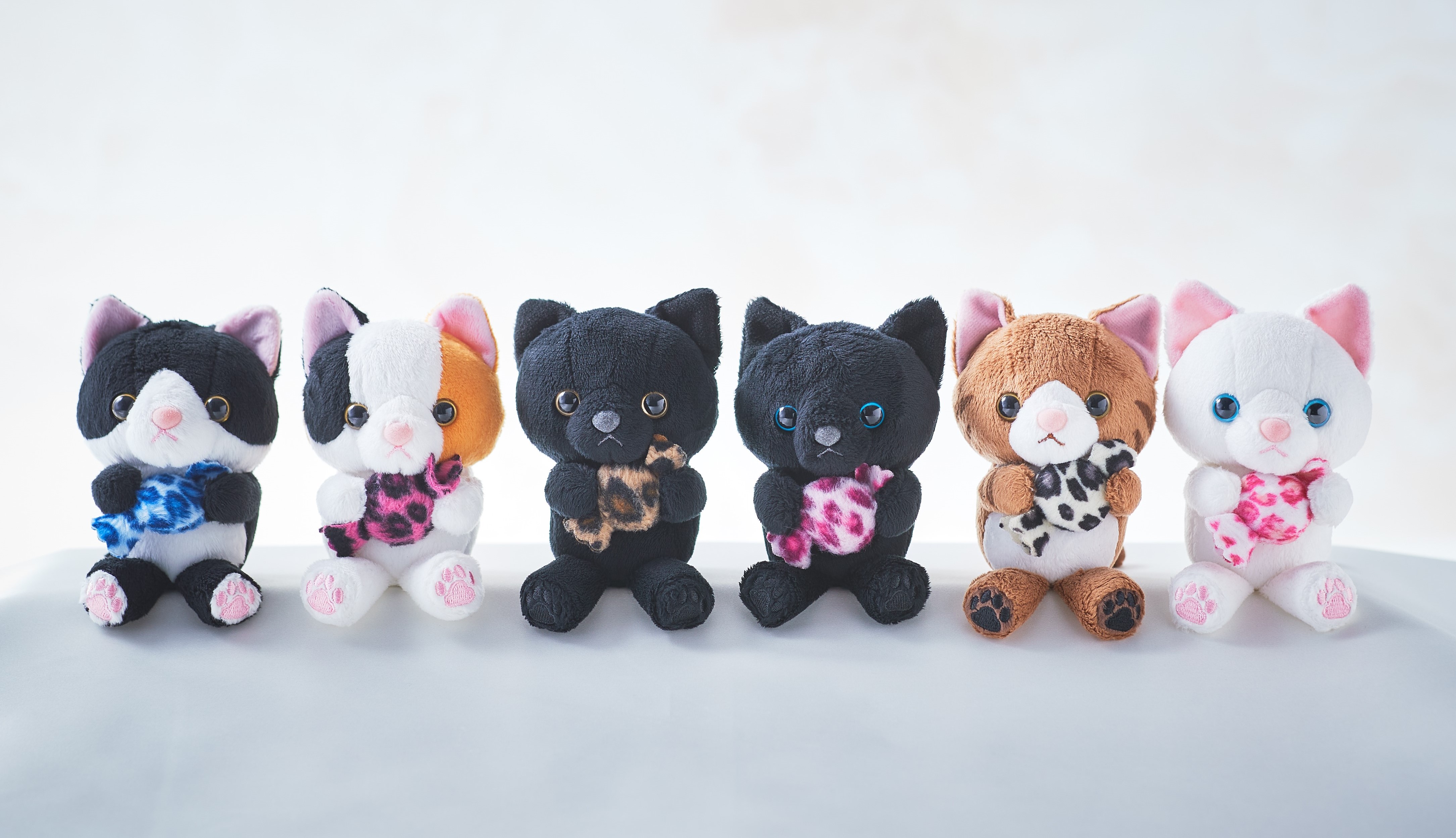 【ホテル日航大阪】ホテル公式マスコット『アメちゃんねこ』LINEスタンプ【関西弁】販売スタートのサブ画像2_左から はっちゃん、みけちゃん、ぎんちゃん、あんちゃん、ソース、マヨ