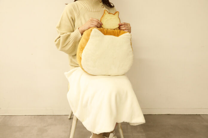 まるで食パン！？ねこねこ食パンから癒しのクリスマスプレゼントをお届け！ねこねこ食パンをイメージした『ねこねこクッションブランケット』が当たるSNSプレゼントキャンペーンを12月8日から期間限定で開催！のメイン画像